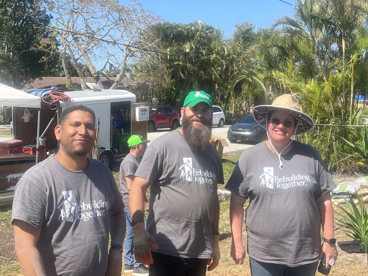 RT_GFL's tweet photo. Another successful work day in the books in Fort Myers! Thank you so much to all of our wonderful volunteers and Rebuilding Together staff who have spent this week working on home repairs in Harlem Heights. We can't wait to share more details of these big projects underway! https://t.co/WDyKHnaOjN