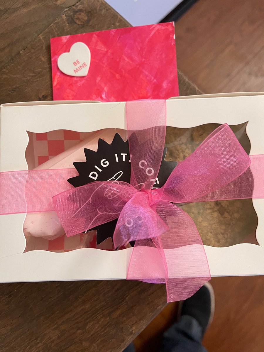 Brune4Vegas's tweet photo. Love my thoughtful & delicious gift from #TheGardenFoundation #DigItCoffee in #Ward6. Want to learn more about TGF? Check out @CityOfLasVegas AccessCityCouncil today at 5:30. We will also be highlighting the city’s amazing adaptive programs. https://t.co/yz1dfUGjA0
