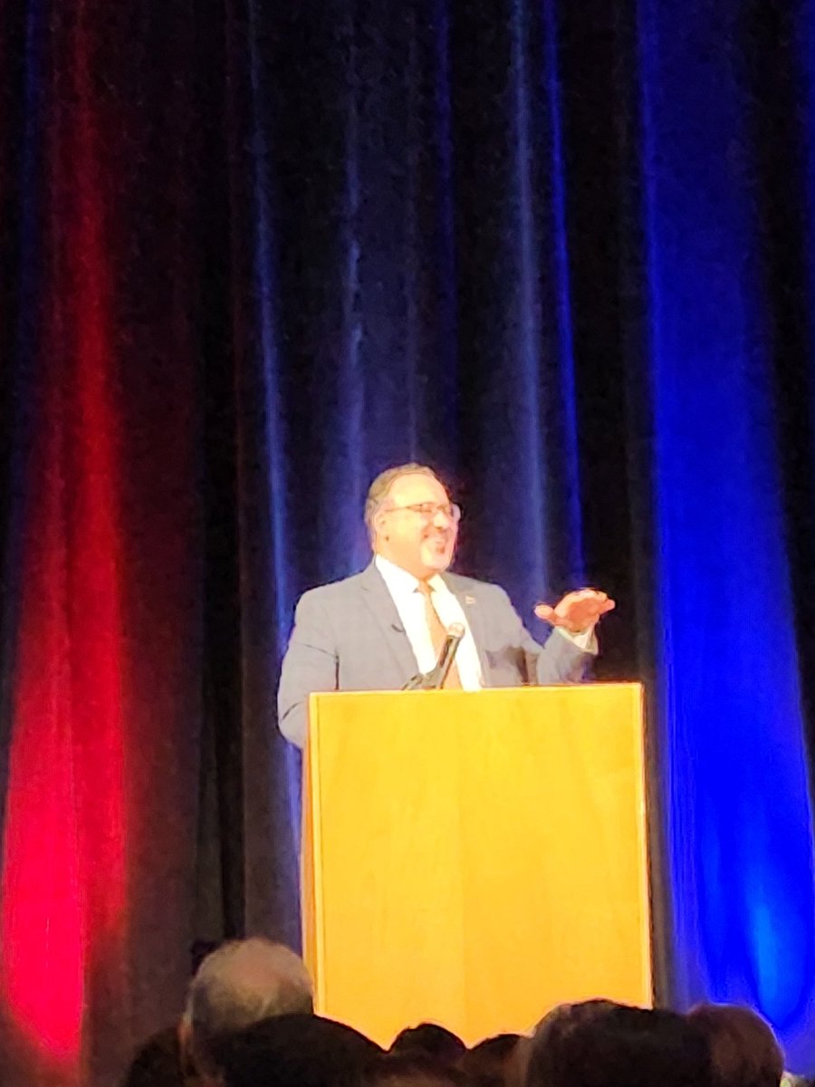 "Bilingualism is a Superpower!" 🦸🦸‍♀️This year's theme at #NABE2023 was inspired by <a href="/SecCardona/">Secretary Miguel Cardona</a> Secretary of Education Miguel Cardona. <a href="/NABEorg/">NABE- National Association for Bilingual Education</a> His words spoke to my immigrant/ELL/EB heart! ♥️🎉🙌 ¡Gracias por apoyarnos en está lucha por el bilingüismo y multilingüismo! 👏