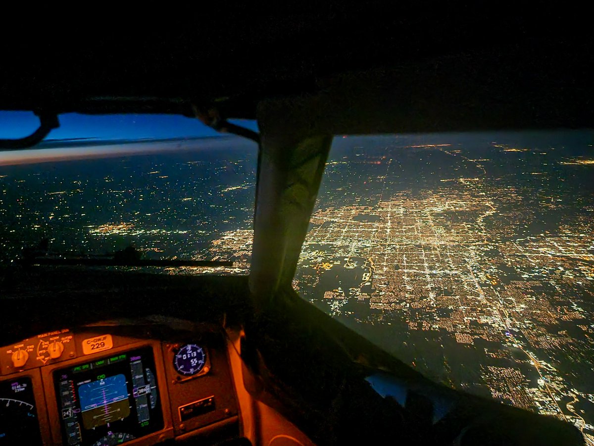 melnyk_photos's tweet image. Flying over #OklahomaCity at 38,000 ft.  #pilotlife #pilotviews #B737 #aerialphotography
