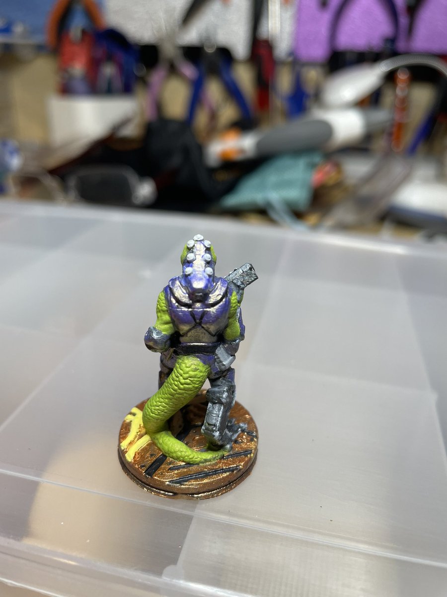 the_turts's tweet photo. I painted my second Miniature, I got him at a thrift store. Meet Jobim, named after the bossa nova musician.
I’m always drawing ocs, but I’ve never painted one from scratch before.
Stormcast for scale  #minipainting #scifi #scaly #EC3D https://t.co/QfRbsteUiD