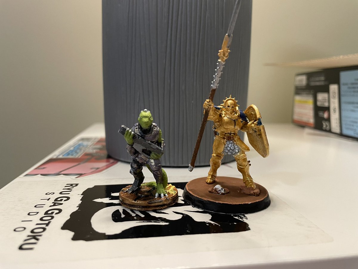 the_turts's tweet photo. I painted my second Miniature, I got him at a thrift store. Meet Jobim, named after the bossa nova musician.
I’m always drawing ocs, but I’ve never painted one from scratch before.
Stormcast for scale  #minipainting #scifi #scaly #EC3D https://t.co/QfRbsteUiD