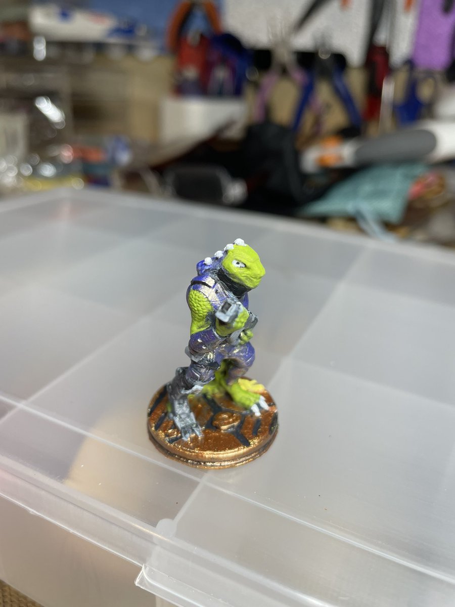 the_turts's tweet photo. I painted my second Miniature, I got him at a thrift store. Meet Jobim, named after the bossa nova musician.
I’m always drawing ocs, but I’ve never painted one from scratch before.
Stormcast for scale  #minipainting #scifi #scaly #EC3D https://t.co/QfRbsteUiD