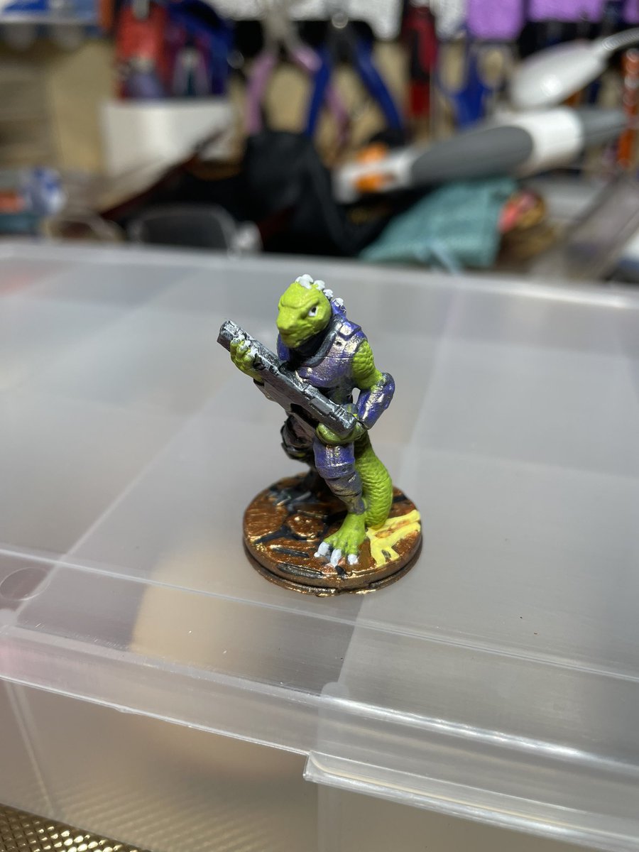 the_turts's tweet photo. I painted my second Miniature, I got him at a thrift store. Meet Jobim, named after the bossa nova musician.
I’m always drawing ocs, but I’ve never painted one from scratch before.
Stormcast for scale  #minipainting #scifi #scaly #EC3D https://t.co/QfRbsteUiD