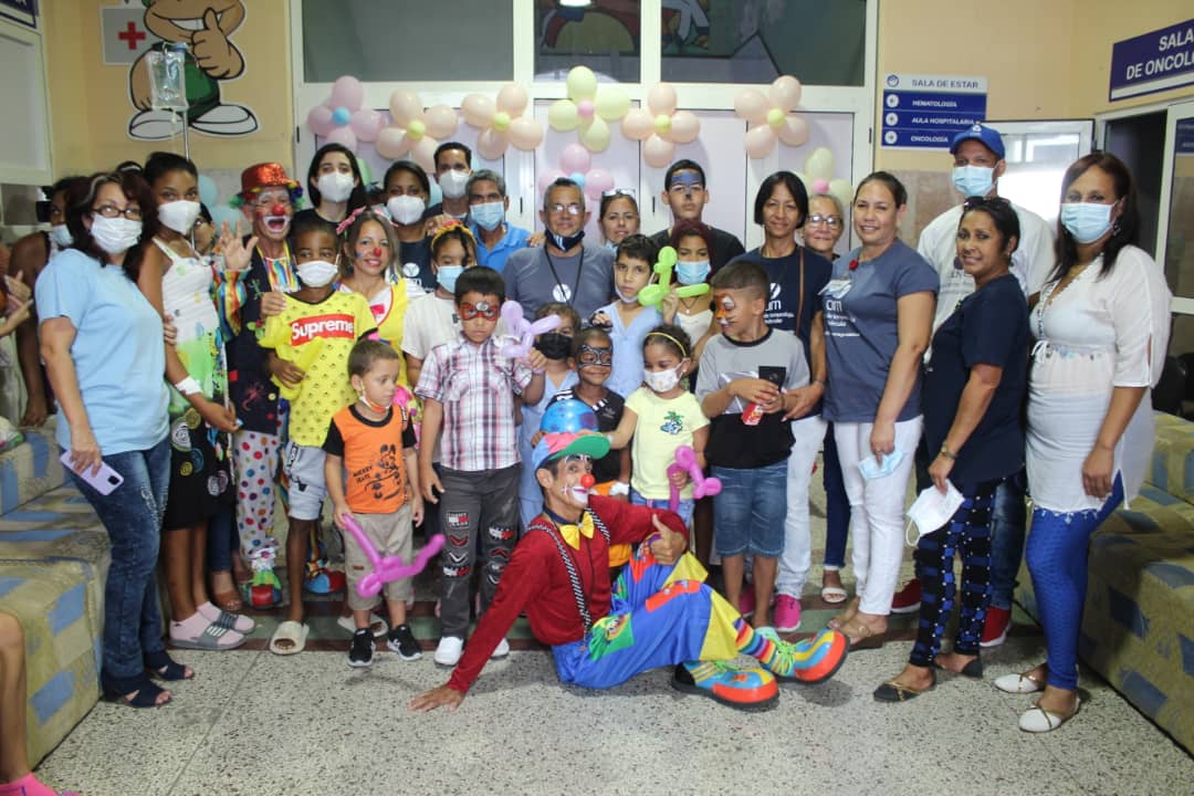 LabexCim's tweet photo. El LABEX-CIM compartiendo Sonrisas con el apoyo de emprendedores de Santiago de Cuba con los niños y familiares de las salas de oncología-hematalogía del Hospital Infantil Sur.
#CienciadeCompromiso
#porunahumanidadmássana
#labex30aniversario https://t.co/0hDu2bo8aw