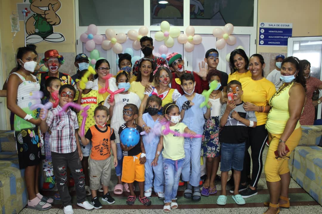 LabexCim's tweet photo. El LABEX-CIM compartiendo Sonrisas con el apoyo de emprendedores de Santiago de Cuba con los niños y familiares de las salas de oncología-hematalogía del Hospital Infantil Sur.
#CienciadeCompromiso
#porunahumanidadmássana
#labex30aniversario https://t.co/0hDu2bo8aw