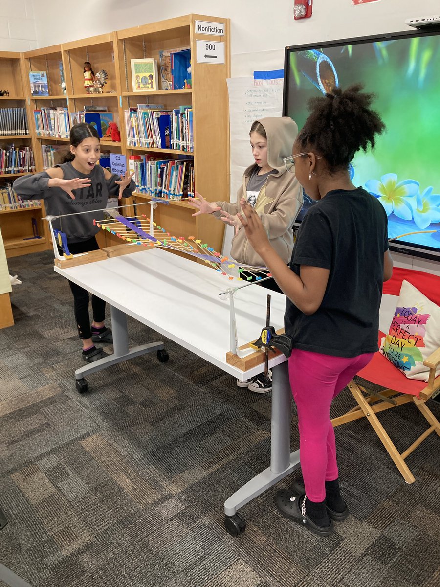 These young scientists exploring the transfer of energy on this wave machine. @CathyBrumm @MsOConnor33 @DawnetteFuller @BaysideBulldog @vbschools @FlinnNancye