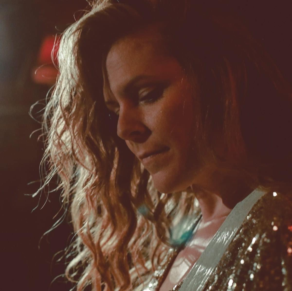 ruby_rae's tweet photo. Playing tomorrow in Nashville at The Bowery Vault Feb 24 7pm + The Goldfish LA on Wed Mar 1 9pm, it’s gonna be rad, you should come! @VeroMusicNYC @jessirobertson @PerrinTracee @saradeemusic #alicetm #thegoldfishla #rubyraemusic #songwriter https://t.co/bfcm4OdNNU