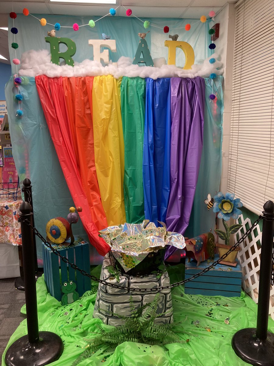 primary_media's tweet photo. Ready for Book Fair starting tomorrow @GTEtoucans @CCPSMediaCentrs https://t.co/k3CjThVZqv