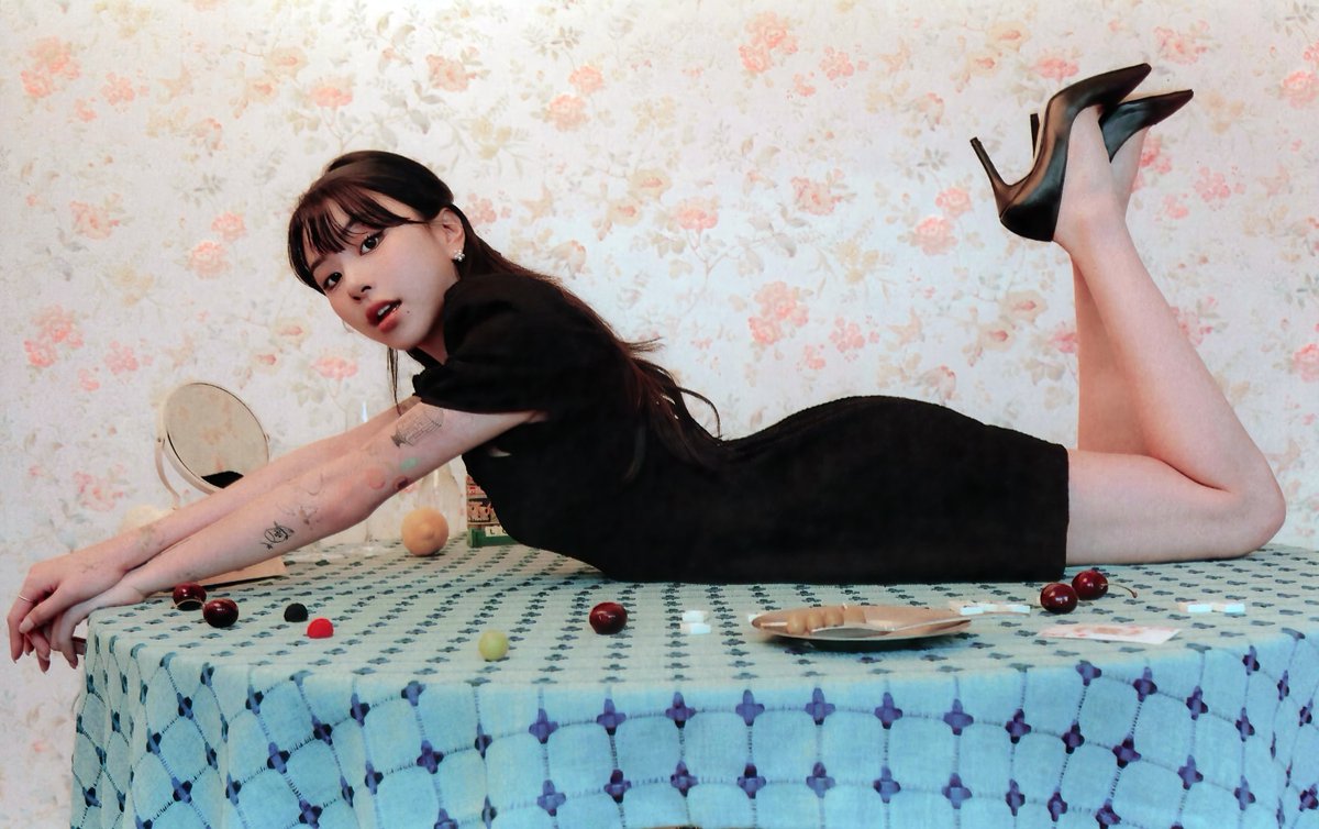 pogzilla1's tweet image. SON CHAEYOUNG?!?!