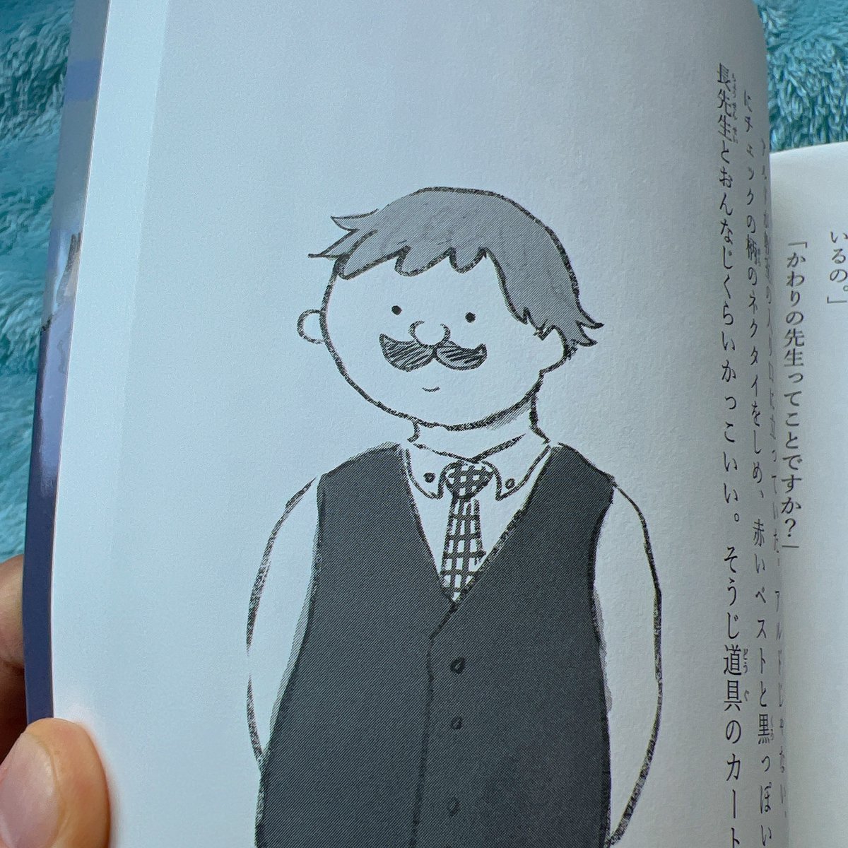 ぼくは学校ハムスター【偕成社】「カエルとぼくのふしぎな友情」が発売しています🐹
ハンフリーが飼われている26番教室にカエルがやってきました。ハンフリーは友だち関係についていろいろ考え、自分にできることをしようと行動を起こします。挿絵約50点と装画描いてます。https://t.co/AupaeK3QKB 