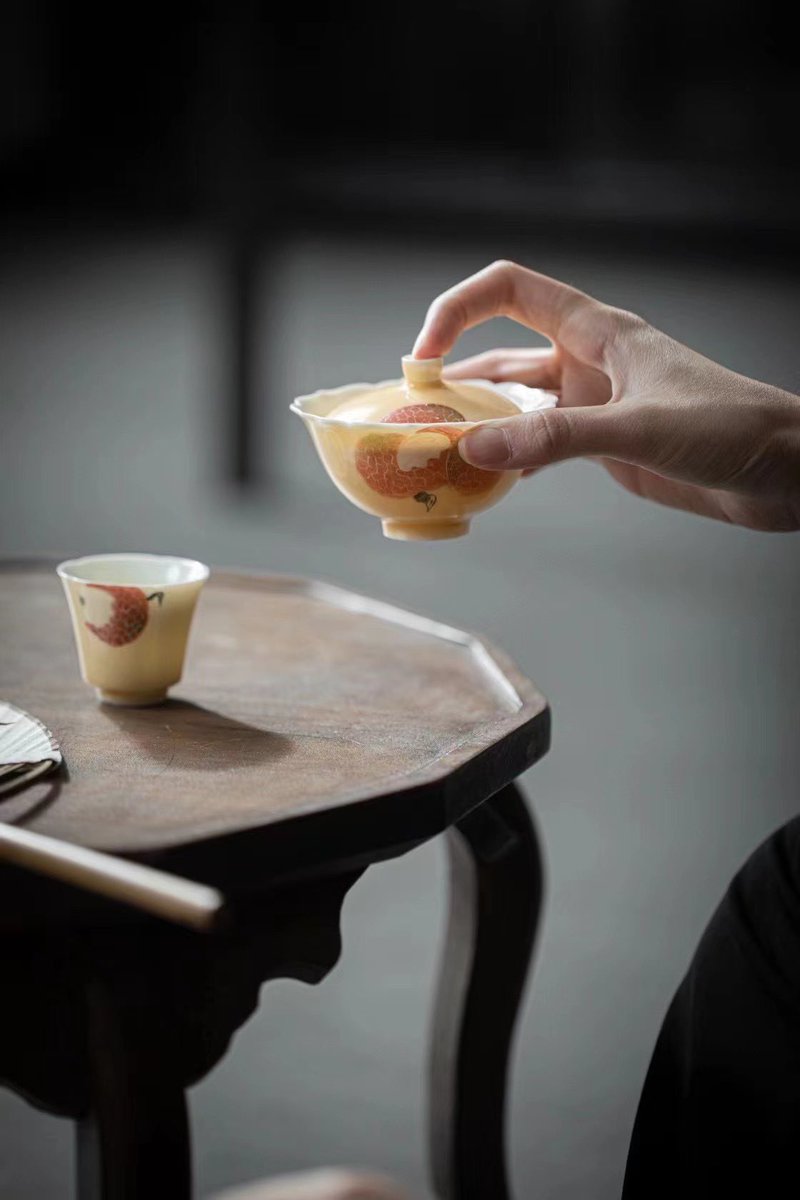 morimatea's tweet photo. Learn to enjoy, is like a cup of light tea, dotted with life of peace and warmth.
.
.
.
#gaiwan #teabowl #handpainted #handicraft #artwork #teacup #cupdesign #elegantstyle #lighttea #springfestival #quietmind #peacefullness #peaceandquiet #owntime #teaaddiction #morimatea https://t.co/Yki6HbPcdE