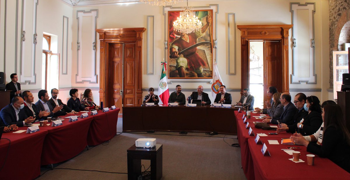 SGyDU_Puebla's tweet photo. @M_GerardoFlores de @OCDE_RLAC, acompañado del Gerente de la Ciudad @adandominguez y nuestro Titular @felipevg_22, presentó los resultados en materia de #MejoraRegulatoria del Ayuntamiento.
Vamos con rumbo a ser el primer municipio de México en ofrecer una Ventanilla Digital. https://t.co/k2Hq1ru45a
