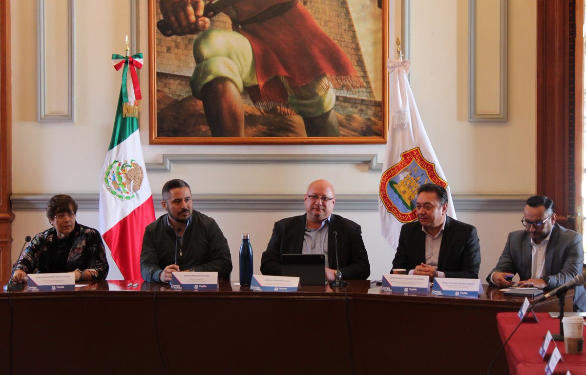 SGyDU_Puebla's tweet photo. @M_GerardoFlores de @OCDE_RLAC, acompañado del Gerente de la Ciudad @adandominguez y nuestro Titular @felipevg_22, presentó los resultados en materia de #MejoraRegulatoria del Ayuntamiento.
Vamos con rumbo a ser el primer municipio de México en ofrecer una Ventanilla Digital. https://t.co/k2Hq1ru45a