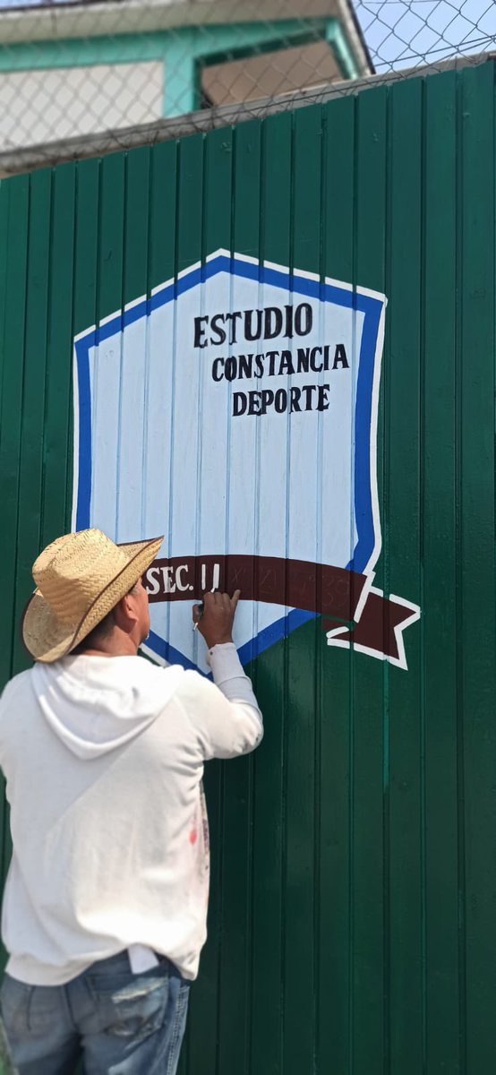Momoregresa's tweet photo. Muy agradecida con los padres de familia por el compromiso de enchular nuestra escuela @Secundaria39T Poco a poco va quedando linda!! https://t.co/NXYpGz1anS
