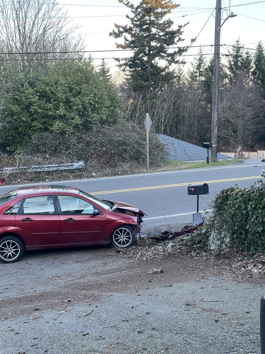 came back to my mom’s house to find that someone was speeding on our street and ran into the concrete wall of the driveway. 3rd time in the last year someone has sped and hit something in this exact same spot. what can be done? @seattledot @Lisa_Herbold @CMSaraNelson @CMTMosqueda