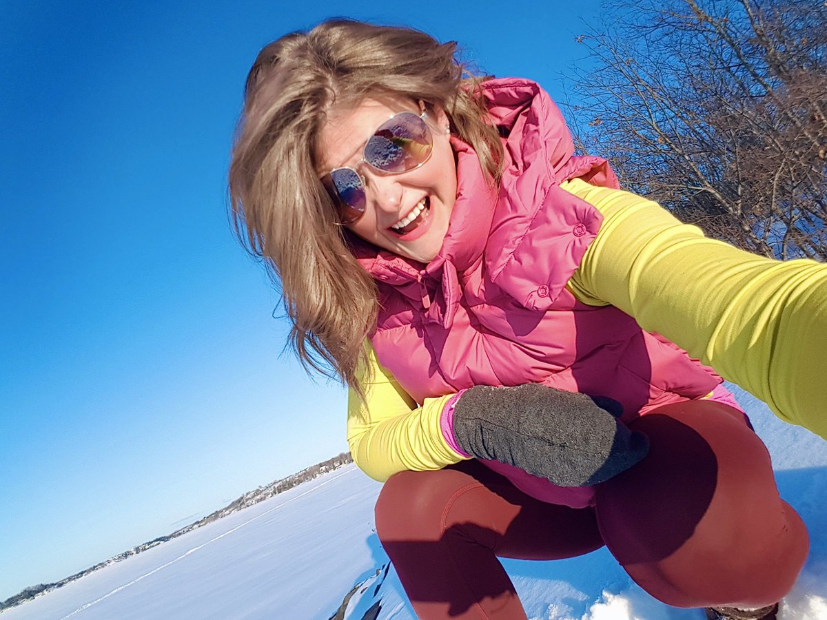 HeyItsMeMissJT's tweet image. 🎶 "I'm reallly tryin' to make it more than what it is, 'cause everybody dies, but not everybody lives."🎵 #IWishThatICouldHaveThisMomentForLife #LifeIsGood #FeelSoAlive #LakeLove #RamseyLake #YourGirlIsSolarPowered #OutdoorFitness #WinterFit 💜☀️🧡
