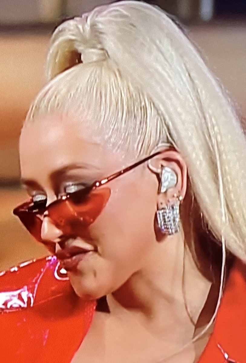 javiwi_wi's tweet photo. Christina Aguilera: Qué tipo de Grammy es este? https://t.co/TndXbfcNkQ