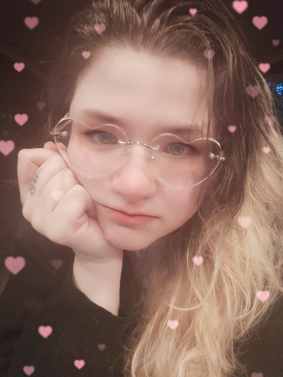 GoddexxLilith's tweet photo. Bored... https://t.co/FfhRz0OqTc