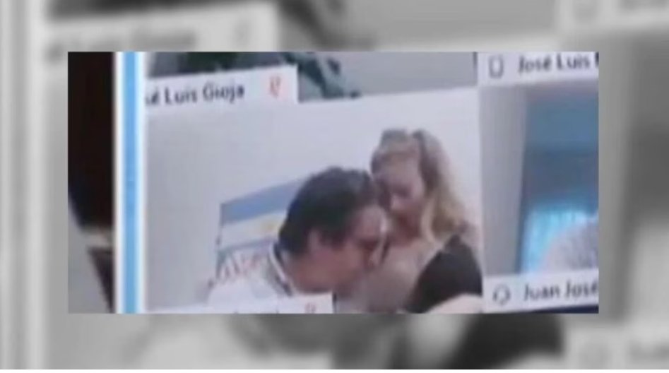 micaredhead's tweet photo. @fabipa90 El chupateta sin duda alguna o más comúnmente conocido como #tetagate https://t.co/LcQwbx9ZnS