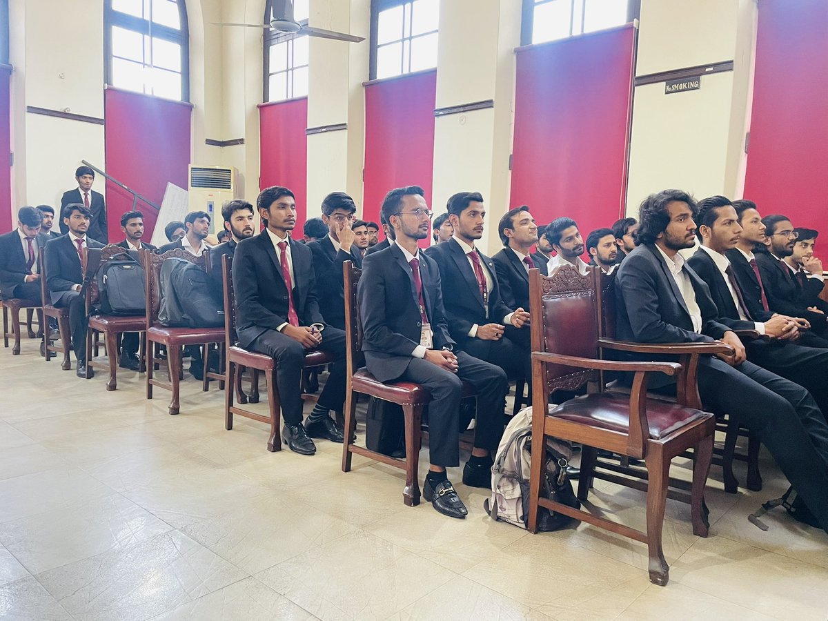 Law_GCU's tweet photo. Usman Khan, former AAG Pb and an OR delivered a thought provoking Lecture on “Legal Issues regarding Kashmir Dispute” unfolding various questions in the light of UN resolutions &amp; Human Rights instruments. Dr. Aatir Rizvi, Incharge Law Deptt. also presented him a souvenir. https://t.co/HSk9NOtI9O