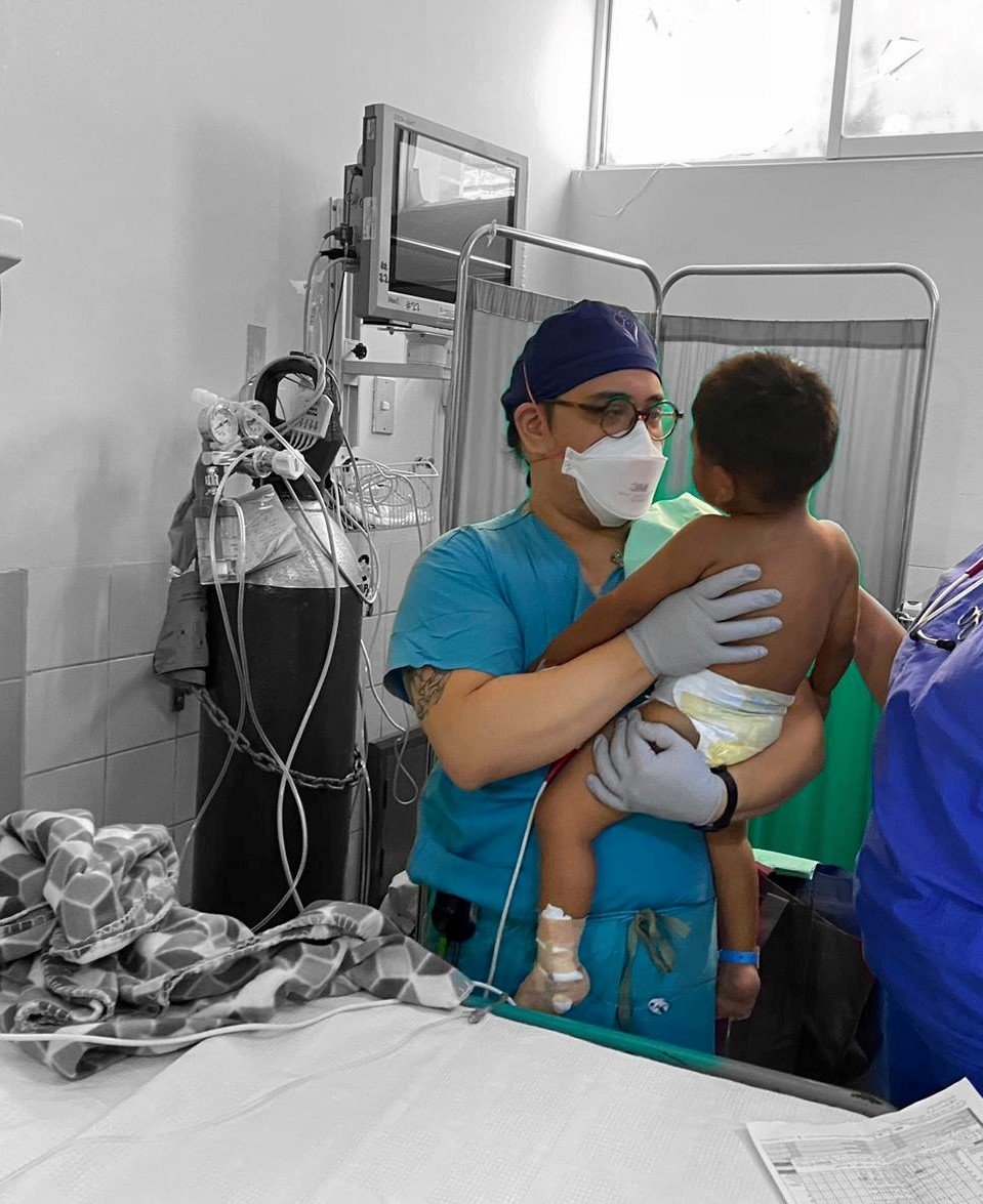 Dr. @reminiferous traveled to Peru to participate in a surgical mission campaign, where the team of 5 surgeons, 3 surgical trainees, 4 anesthesiologists, 5 OR & 5 PACU nurses, & 2 speech language pathologists completed 42 cleft lip & palate procedures. Kudos to Dr. Roque & team!