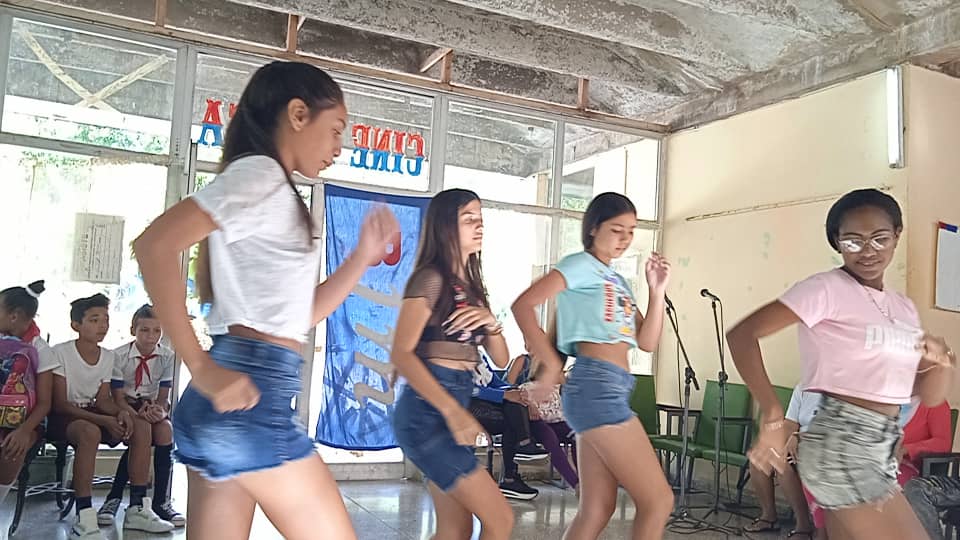 BrigadaArte's tweet photo. Continúan las presentaciones del talento artístico aficionado en el Concurso Escaramujo a nivel de base. Desde el municipio Mayarí https://t.co/SqOrJ1PA5b