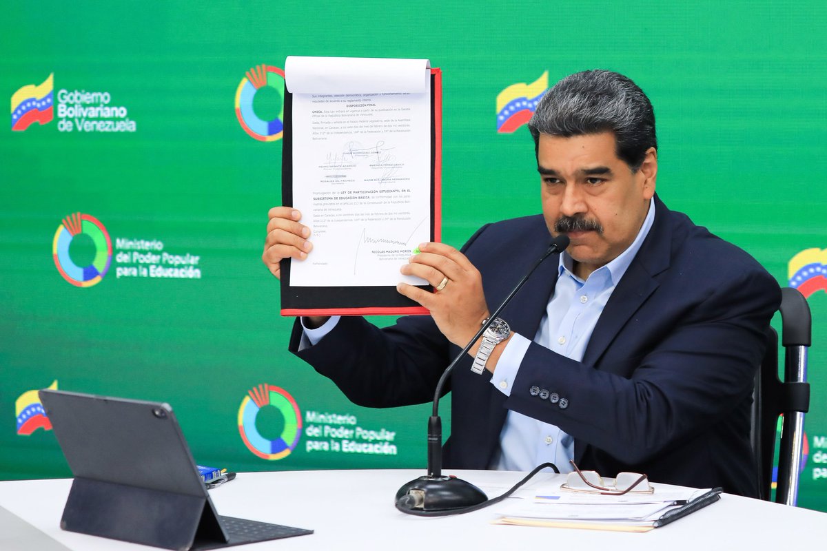 (1/3) Una hermosa jornada de trabajo junto al Pdte. <a href="/NicolasMaduro/">Nicolás Maduro</a> y la muchachada de la Patria. 

La Ley de Participación Estudiantil en el Subsistema de Educación Básica, es un instrumento para que los y las estudiantes conozcan la fuerza de su voz protagónica y participativa.