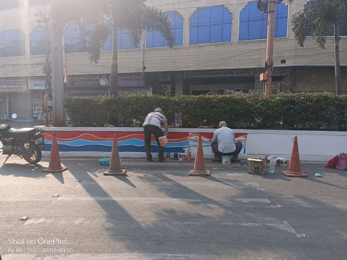 APInfraUpdates's tweet photo. #Kurnool, KMC has taken up repair, restoration and painting of dividers and central medians in the City.
#AndhraPradesh
#Nandyala
#AndhraUpdates
#Hyderabad
#Rayalaseema
#KurnoolUpdates
#AndhraInfra
#AndhraRoads https://t.co/Iq1kA9DqPi