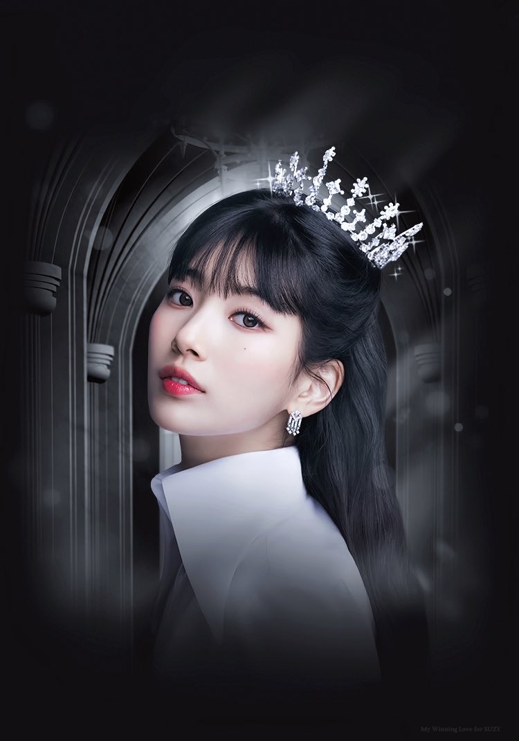 suzyall's tweet photo. 네이버 시리즈 “인생작을 만나다” 수지 편
<언니, 다음 생엔 내가 왕비야> 보정 3pics &amp; 트위터 헤더 2pics  #수지 #SUZY 

▫️ https://t.co/mbjpw46iIN

모든 생에 왕비 하시길...👑 https://t.co/k3MCQxnj6W