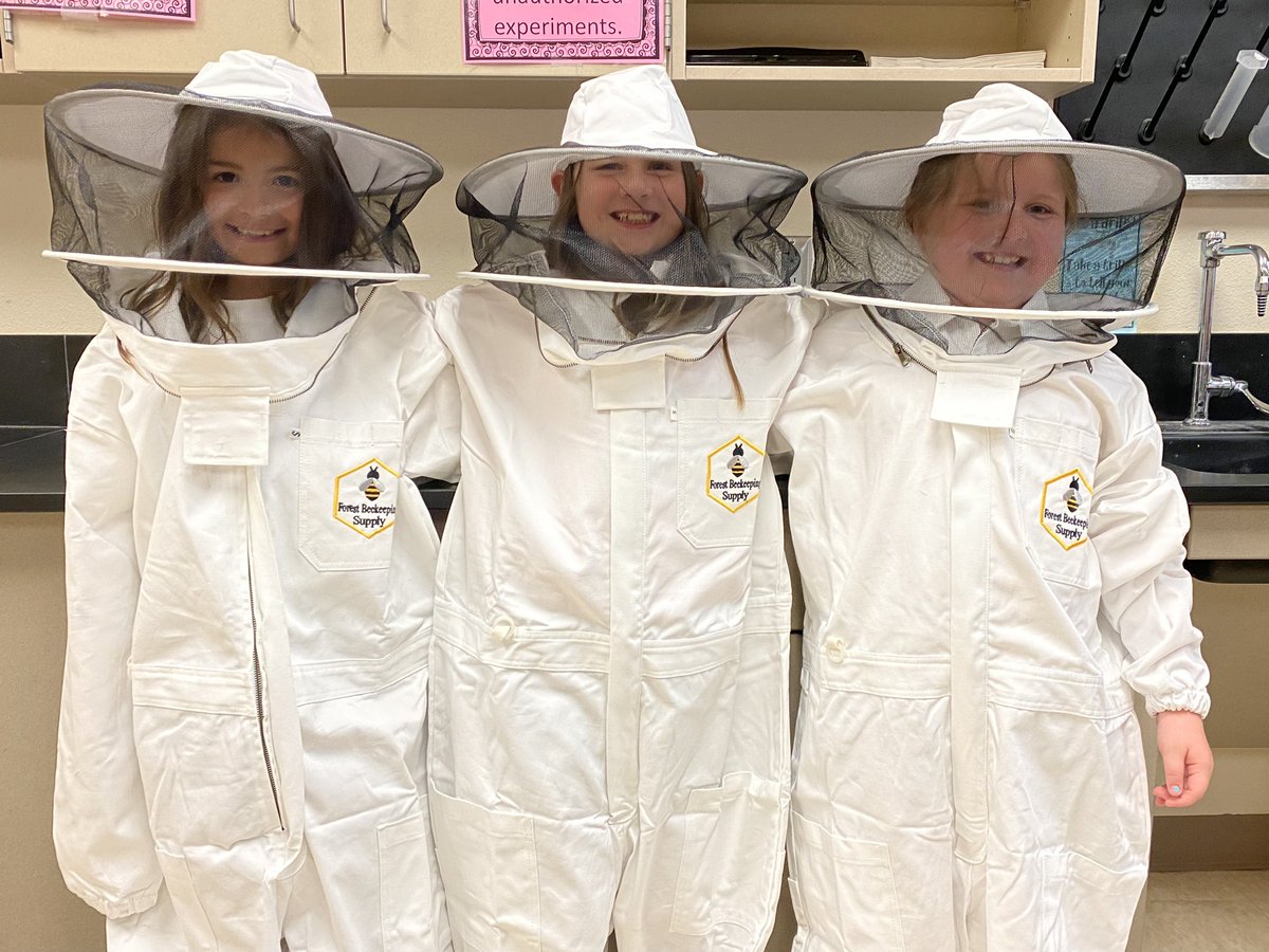 Ferguson_OCPS's tweet photo. Special thanks to Ms. Piper, the @citybeautiful Beekeeper for coming to @arborridgek8 and talking to #ClubSERVE about beekeeping! Our @Fdn4OCPS #ImpactGrant supplies have arrived and we’re spending the rest of the year learning about these wonderful creatures! @OCPSGreen https://t.co/Sr5FaKI1fC