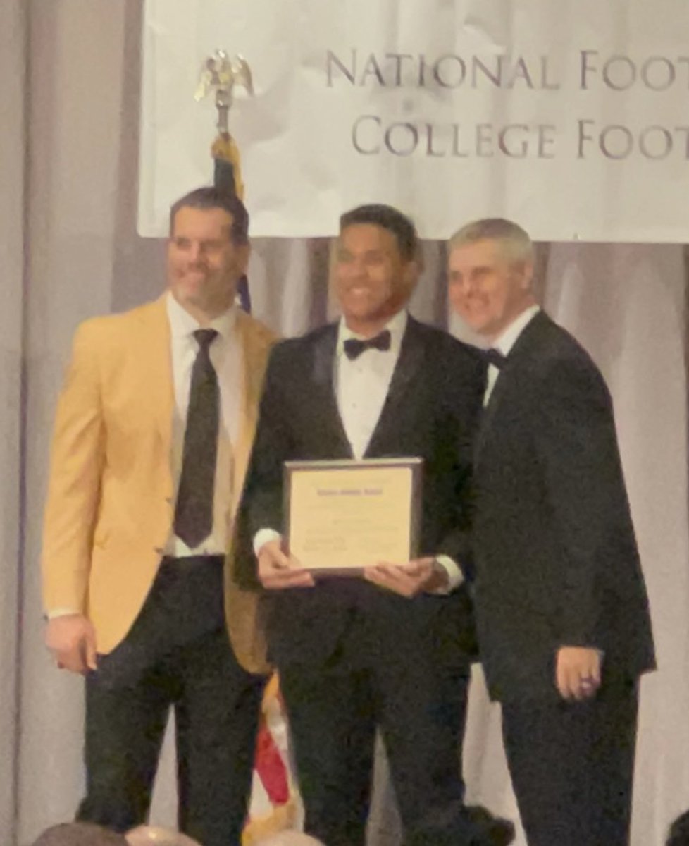 Congrats to Mason Green on winning the NFF Scholar Athlete Award for Ravenwood High! #G2BARR