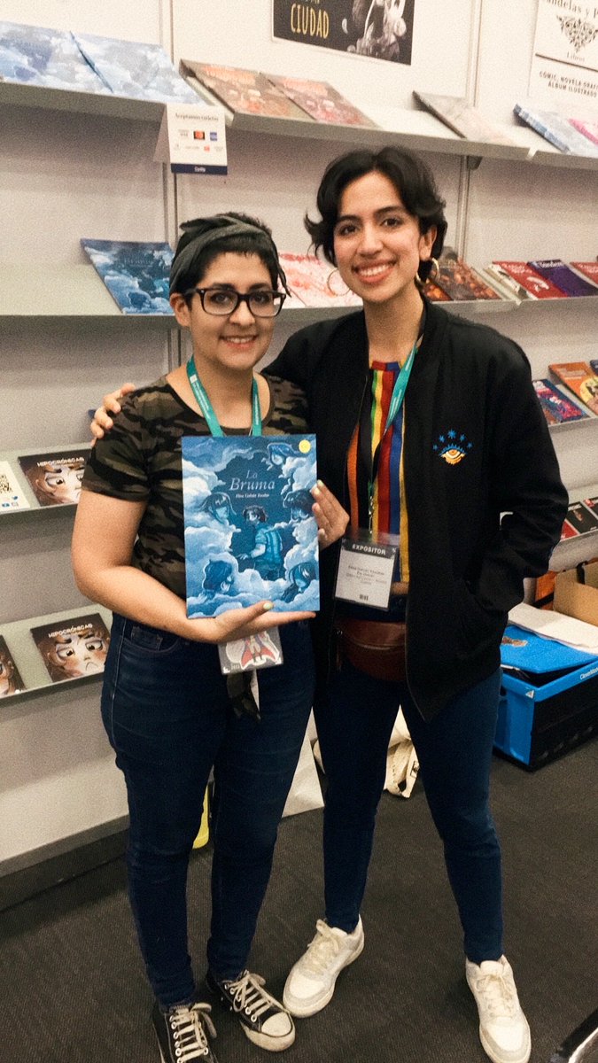 viracabrera's tweet photo. la Admirable @elygalvar en la fábrica de cómics 2022, autora de la novela gráfica "La Bruma" pueden conseguirlo en cualquier librería, también pueden ver más de su arte en todas las redes sociales💙 https://t.co/fyzTqqgytj