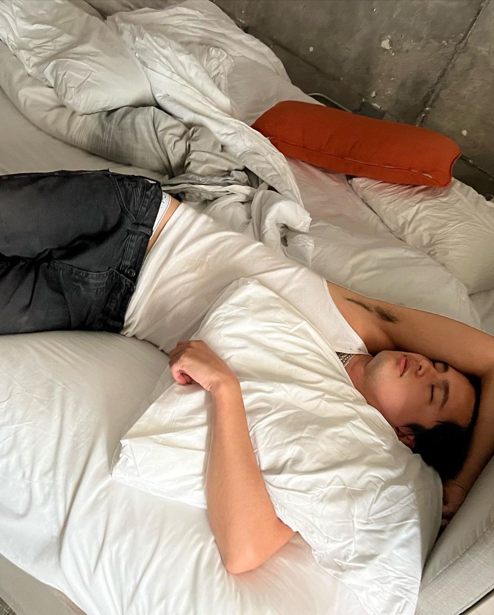 🥱🤧 tweet media