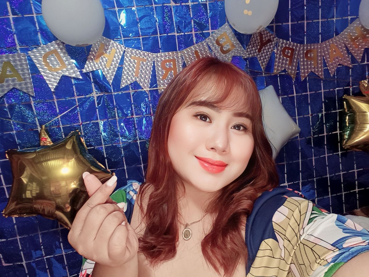 iamsofiamariaa's tweet photo. +1 🎂💙 cheers to celebrate 🍻 https://t.co/it5yHJrLYs