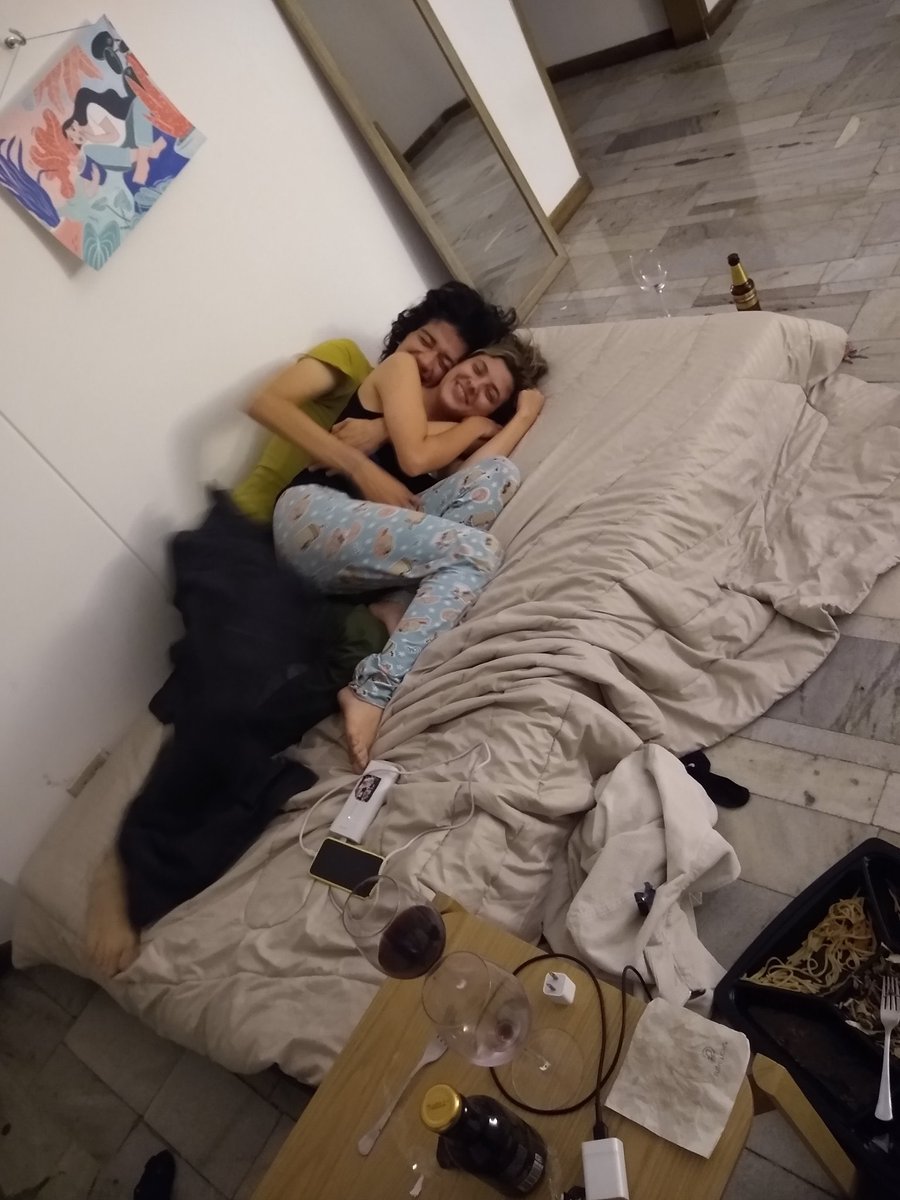 Podríamos ser tu y yo pero mi TOC no podría con ese desorden y me pararía a organizar 😔