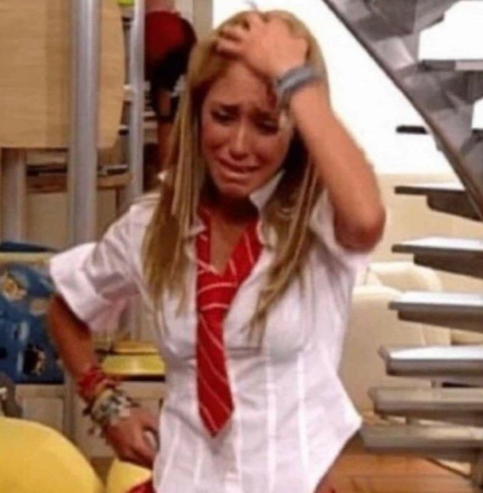 intensanahi's tweet image. é sobre eu tá hablando mal pelo 1927282 trabalho preguiçoso deles mas no dia do show eu vou chorar até desidratar e gritar até ficar rouca quando chegar na parte “no tengo que volver si yo nunca me fui, YO SIEMPRE HE ESTADO AQUÍ”