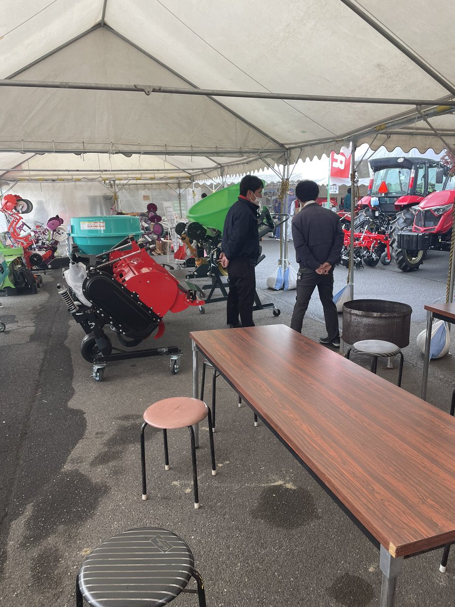 いつもいいね!ありがとうございます😊
本日、迫農機商会春の感謝祭2日目にお邪魔しております‼️スパイスカレーなど沢山お持ちしてます🍛皆様のご来場お待ちしております🙇‍♂️