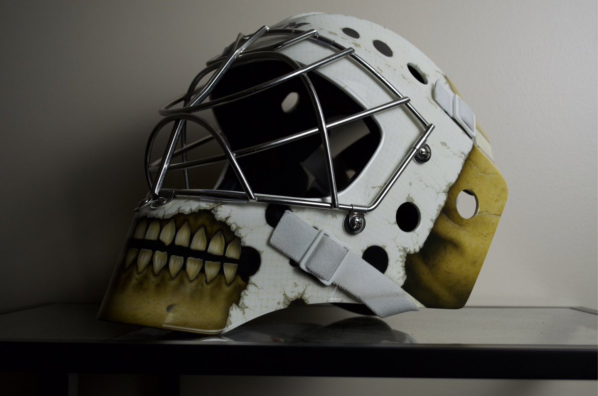 MadisonFoeller's tweet photo. 🚨ATTENTION COLUMBUS / LEWIS CENTER 🚨 

Between 7pm on the 22nd and 8am on the 23rd 
my boyfriends goalie gear was stolen from his car. He has a custom goalie helmet and custom goalie pads. 
His gear is in a Warrior navy blue bag. He does not keep his pads in his bag. https://t.co/PBNqFShPVS