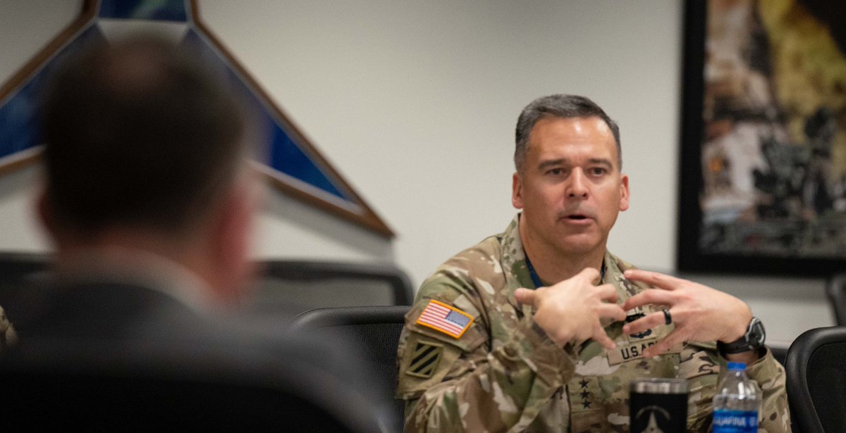 EricFranklinTV's tweet photo. Lt. Gen. Sean C. Bernabe, III Armored Corps and Fort Hood commanding general, hosted a media roundtable to discuss caring for Soldiers and their families, building cohesive and disciplined teams and more with the media.
#FortHood #IIIAC #Forscom
https://t.co/RwznxJNvlK https://t.co/lEmk4Kn6pJ