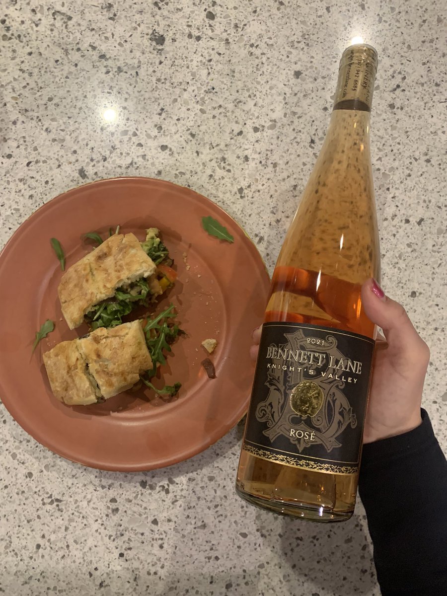 Martha aka WineDivaa tweet media