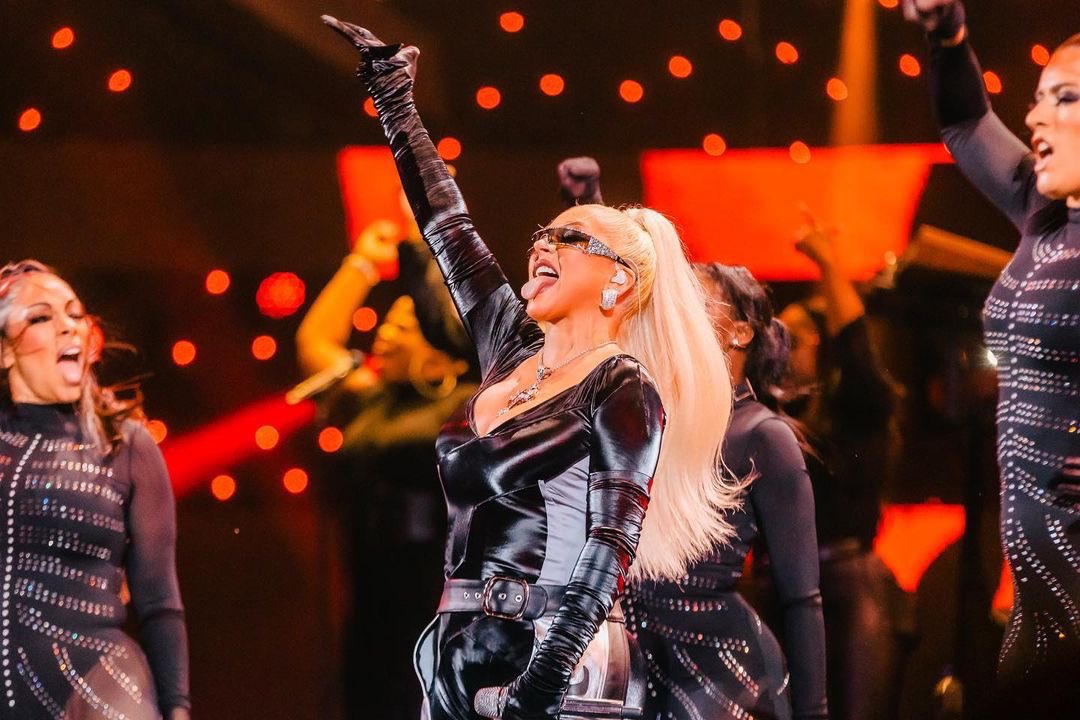 satoruswft's tweet photo. GRACIAS CHRISTINA AGUILERA POR ACABAR CON LA MALDICIÓN DEL ARTISTA ANGLO QUE DEJÓ EL MAÑOSO DE ADAM LEVINE https://t.co/4o8YZ3PuXl