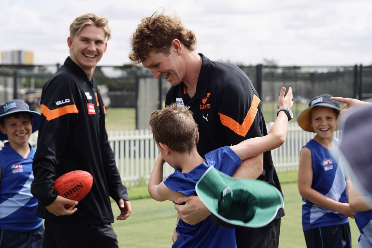 GWSGIANTS's tweet photo. King of the kids 👑 @padreverdi #BigBigSound https://t.co/6x0YXS5Ccq