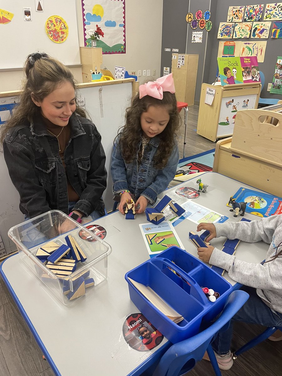 Mrs_Ledford's tweet photo. We had a great STEAM night @SkyviewPreK 💙💚 #prek #skyviewprek https://t.co/FxDUGPneYX