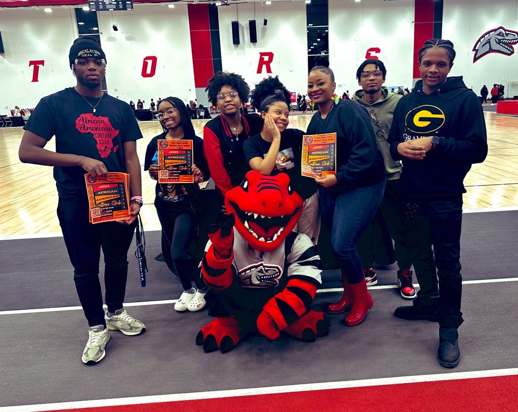 RichieTheRaptor's tweet photo. What a great day @RichTownshipHS The Future Freshmen Night &amp; A State Send Off for Girls Wrestling. It’s always great to be a Raptor @RTHSActivities @RTHS_Athletics @RTHSPrincipals @RTHSacademies @DrJohnnieThomas https://t.co/2di9jgXZkY