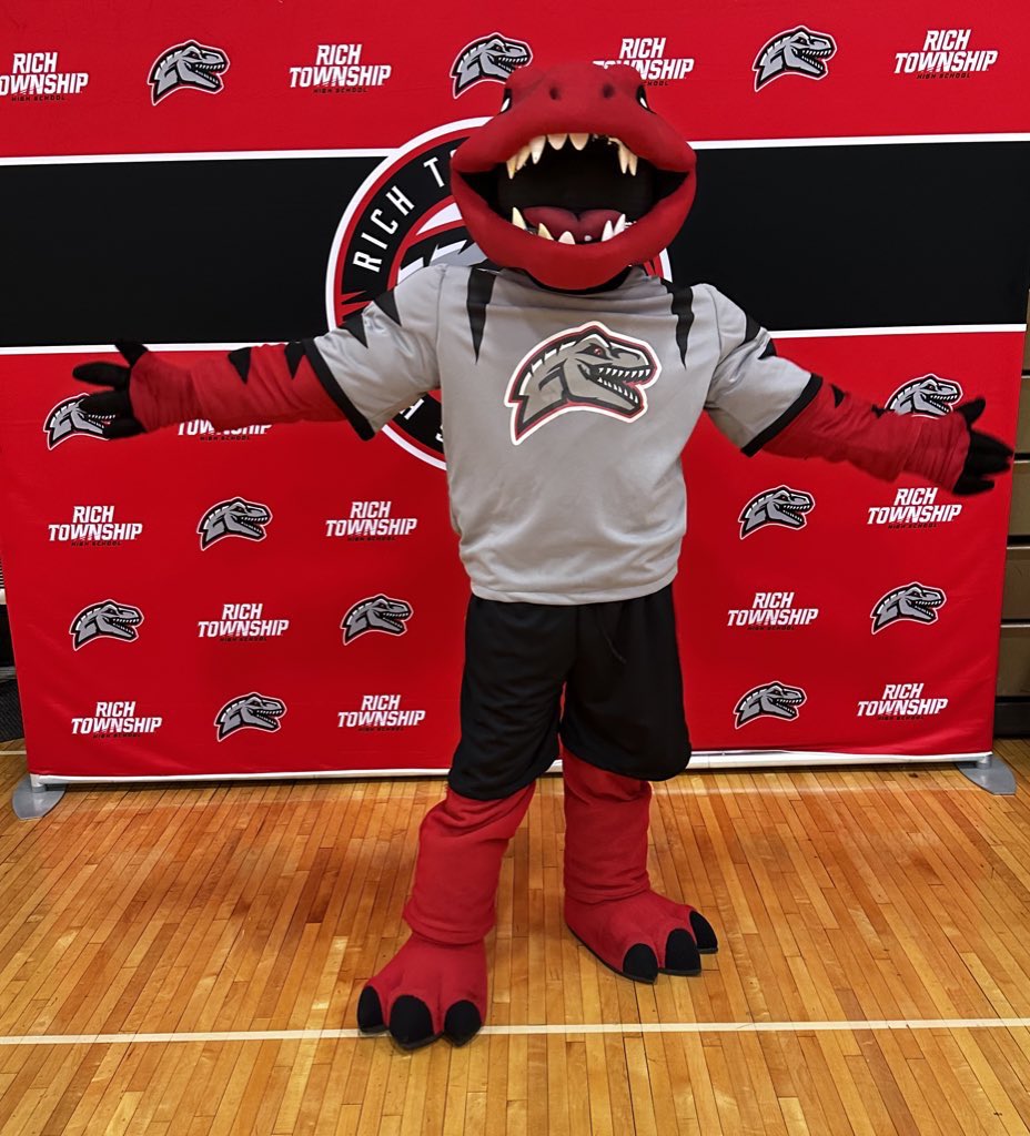 RichieTheRaptor's tweet photo. What a great day @RichTownshipHS The Future Freshmen Night &amp; A State Send Off for Girls Wrestling. It’s always great to be a Raptor @RTHSActivities @RTHS_Athletics @RTHSPrincipals @RTHSacademies @DrJohnnieThomas https://t.co/2di9jgXZkY