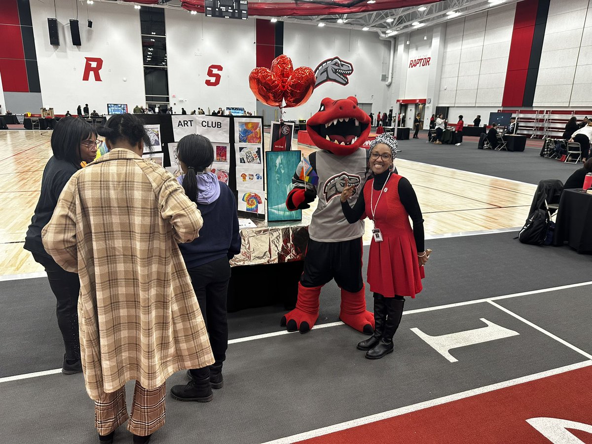 RichieTheRaptor's tweet photo. What a great day @RichTownshipHS The Future Freshmen Night &amp; A State Send Off for Girls Wrestling. It’s always great to be a Raptor @RTHSActivities @RTHS_Athletics @RTHSPrincipals @RTHSacademies @DrJohnnieThomas https://t.co/2di9jgXZkY