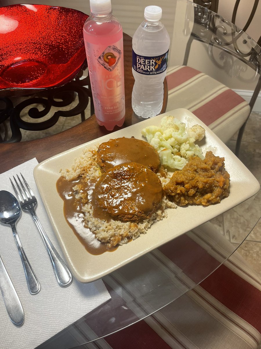 BRob_2323's tweet image. The Bible says a man that don’t work don’t eat. Never wonder why I eat good 🤗I WORK #MyChef #OffSeasonWork 
@CoachTJ_Parker @FitchFootball @FeetHipsHands @rawtalentsport1 @BCollierPPI @AllenTrieu @SWiltfong247 @CraigHaubert @Rivals_Clint