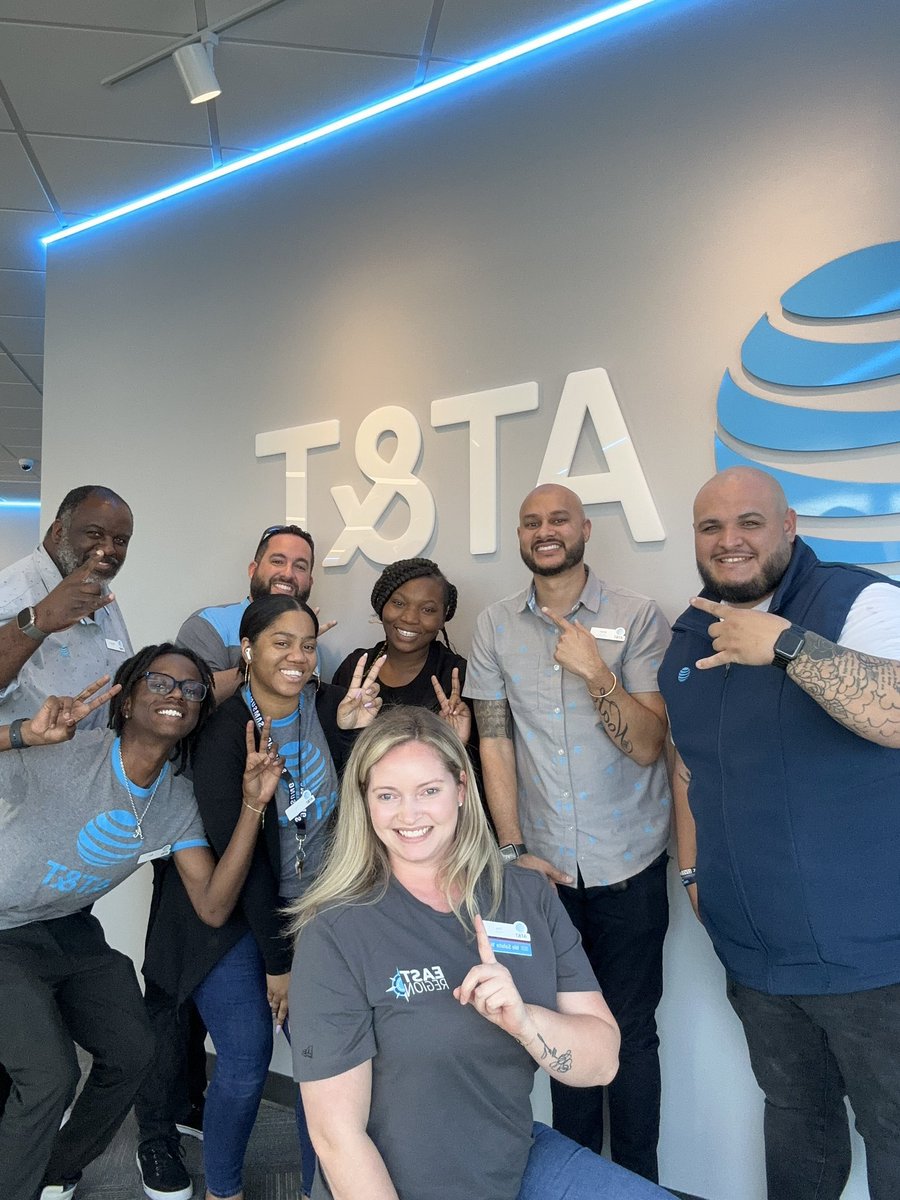 ThePalleschi's tweet photo. Welcoming Mike B back to the #USAWireless family and congrats on taking over Ft. Pierce location. Your officially an #OUTLAW. Big shoutout to the best ARSMi in the game @DipernaTina and the OG himself @Brian_Rodriguz_ 🤘🏽#LifeAtATT https://t.co/wd1LdxC3jz