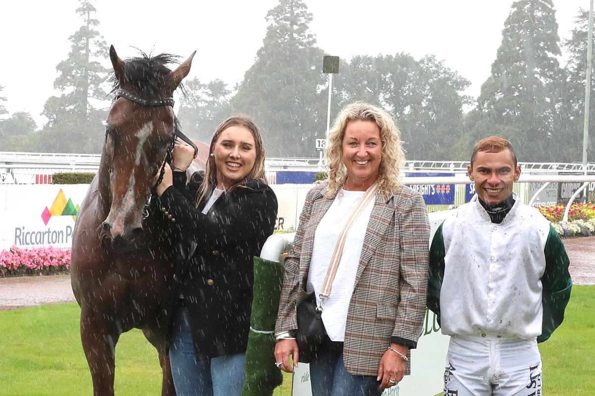 OaksStud's tweet image. The Oaks Stud bred ‘Arctic Glow’ (Aurora Lights x Turn Me Loose) wins on debut for Mickle Weastell at Riccarton today at a massive price of $ 44.40.Congrats to all connections!